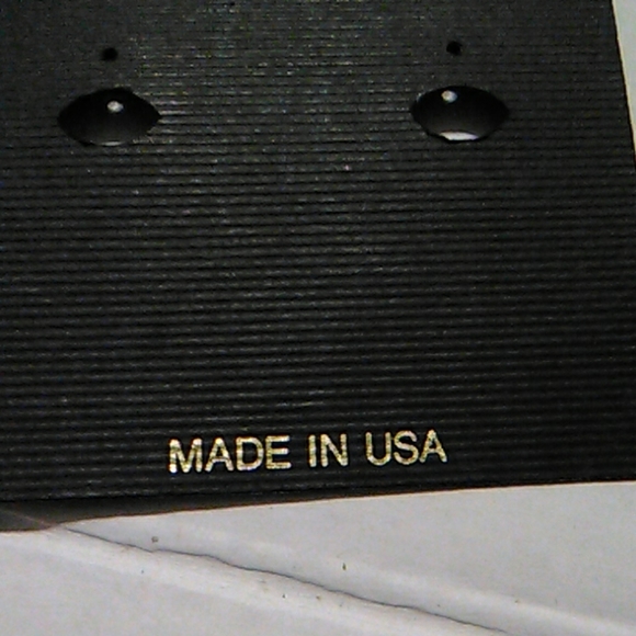 Clip earrings - Picture 3 of 5